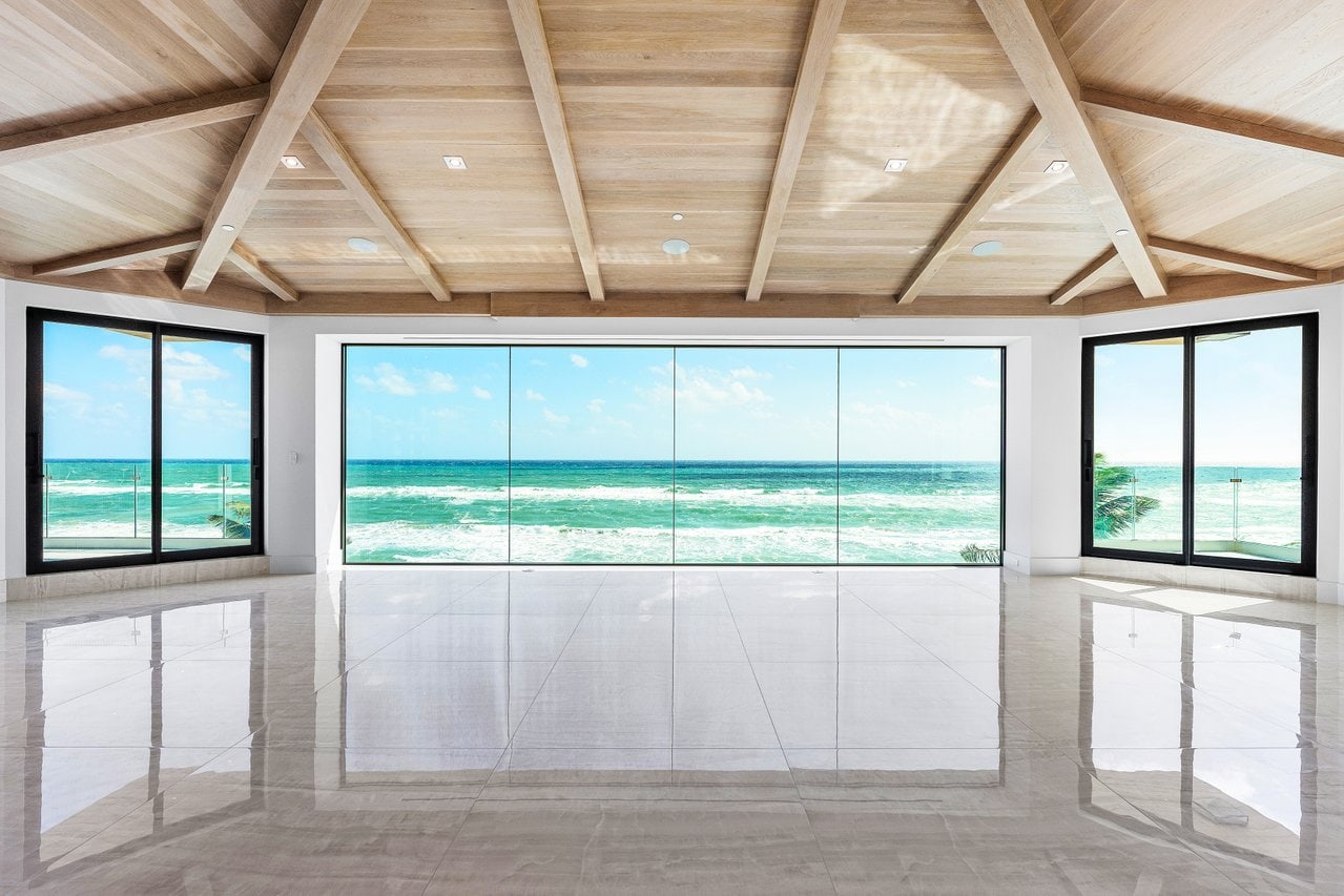 Extra large glass panels overlooking beautiful ocean