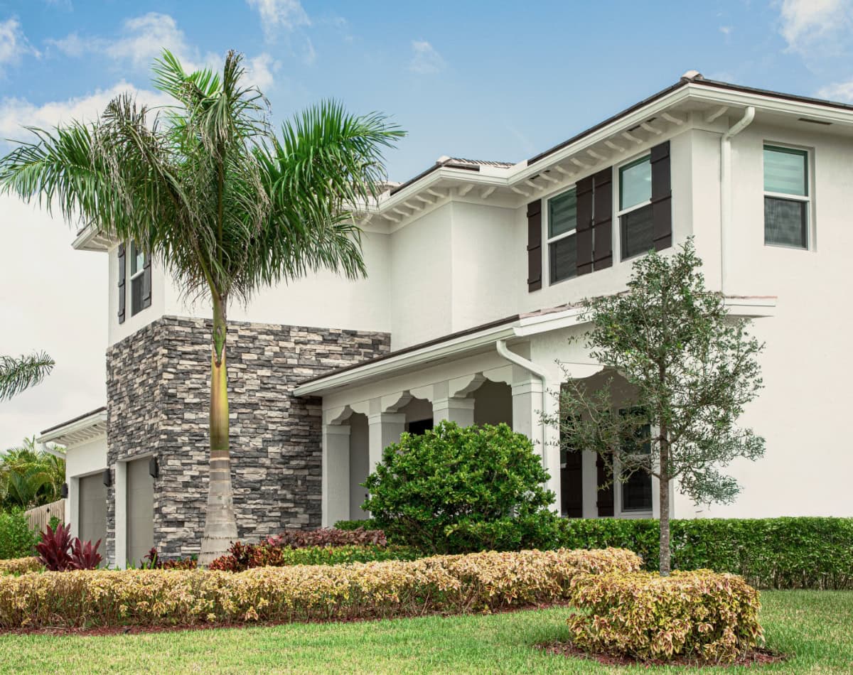 Exterior view of Single Hung Windows on Florida home